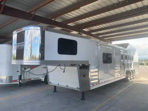 2023 Twister Trailer 4 horse gooseneck trailer with 13'6" outlaw conversions