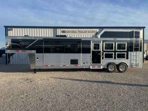 2024 smc 3 horse gooseneck trailer with 13' living quarters