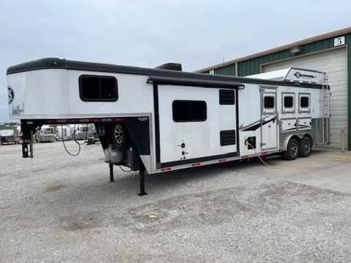2022 Bison 4 horse gooseneck trailer with 11' living quarters