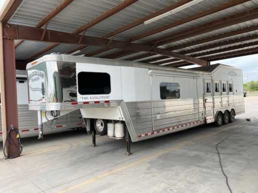 2017 Bloomer 4 horse side load gooseneck trailer with 15' living quarters