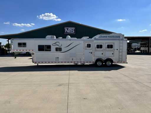 2010 Elite 3 horse gooseneck trailer with 15' living quarters
