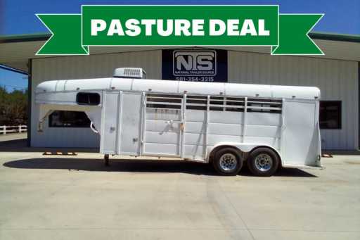1998 National 3 horse gooseneck trailer