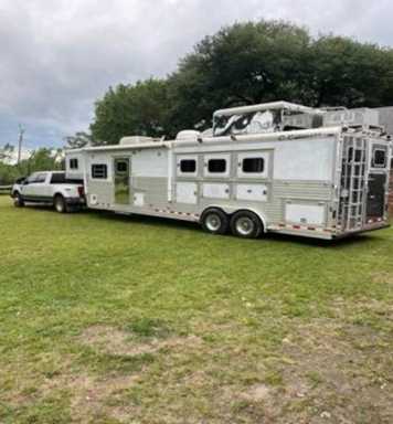 2005 AMP 3 horse gooseneck trailer with 15' living quarters