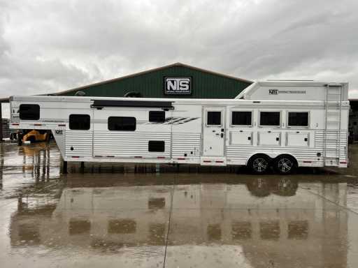 2023 smc 4 horse gooseneck trailer 16' living quarters