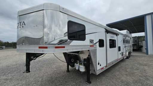 2023 Lakota charger 4 horse gooseneck trailer with 15' living quarters