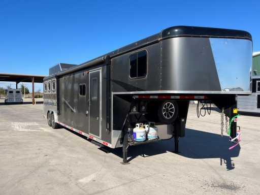 2022 Bison 3 horse gooseneck trailer with 13' living quarters