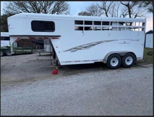 2016 Trails West 3 horse gooseneck trailer