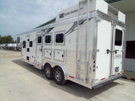 2025 Lakota 3 horse gooseneck trailer with 9' living quarters