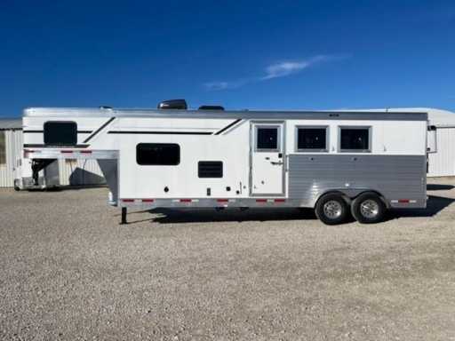 2024 smc 3 horse gooseneck trailer with 10' living quarters