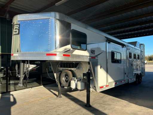 2023 Lakota charger 3 horse gooseneck trailer with 11' living quarters