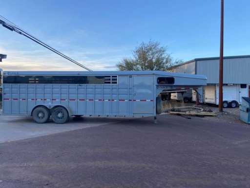 2019 Circle D 22' livestock gooseneck trailer
