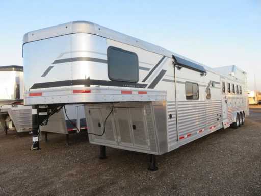 2024 smc 5 horse side load gooseneck trailer with 13' living quarters