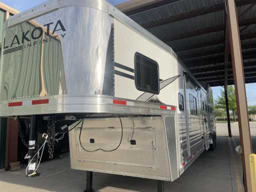 2025 Lakota infinity 5 horse side load gooseneck trailer with 13' living quarters