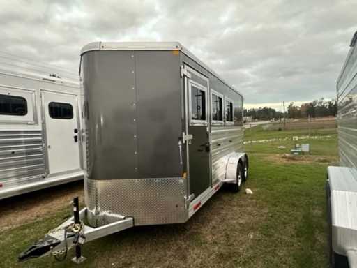 2024 Merhow 3 horse bumper pull trailer