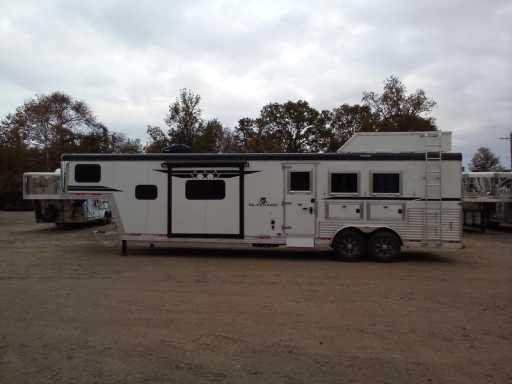 2024 Bison 3 horse gooseneck trailer 13' living quarters