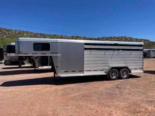 2019 Logan Coach 20' livestock gooseneck trailer