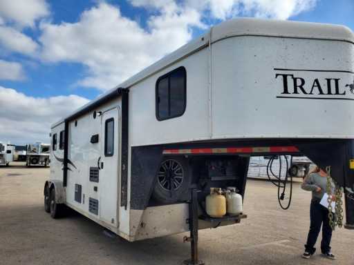 2015 Bison 2 horse gooseneck trailer with 8' living quarters