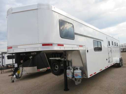 2024 Lakota 4 horse gooseneck trailer with 11' living quarters