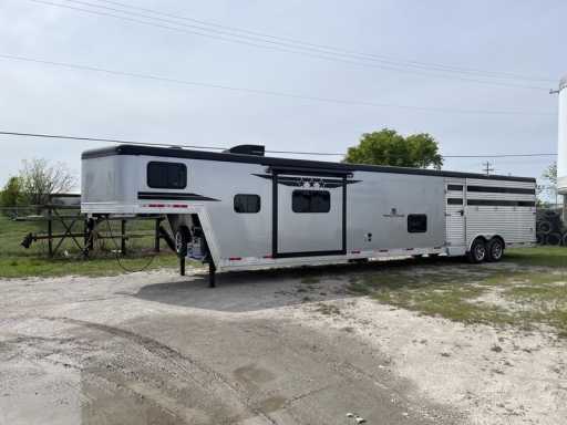 2025 Bison trail hand 15' livestock gooseneck trailer with 13' living quarters