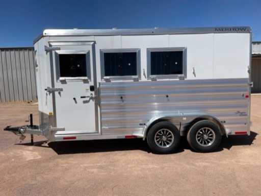 2022 Merhow 3 horse bumper pull trailer