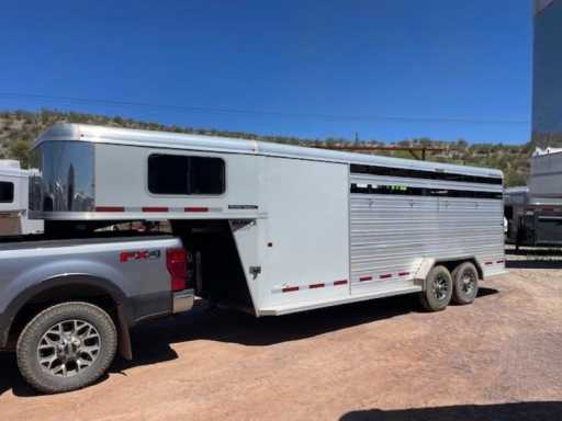2019 Logan Coach 20' livestock gooseneck trailer