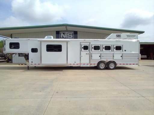 2024 Twister Trailer 4 horse gooseneck trailer with 14'8 living quarters