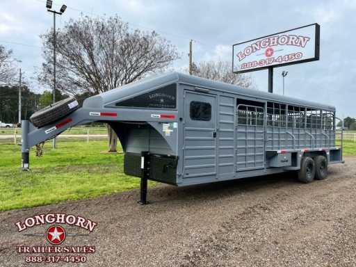 2024 Swift 26ft stock combo with 6ft tack room & two doors