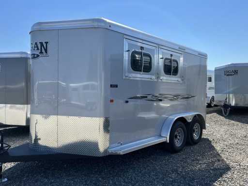2023 Logan Coach riot 2-horse bumper pull trailer