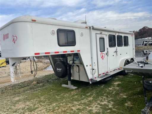 2006 Xpress 3-horse trailer with living quarters
