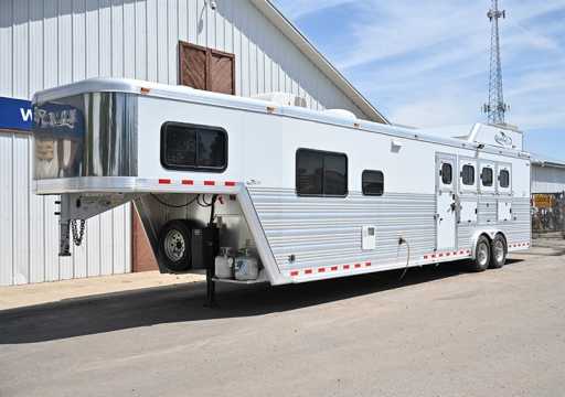 2011 Cimarron 15' outlaw living quarter horse trailer
