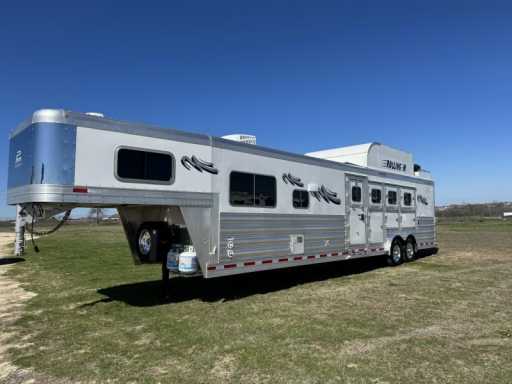 2024 Platinum Coach 4 horse with 13.8 sw side load