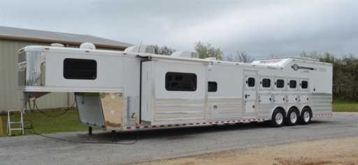 2016 Twister Trailer 5 horse outlaw 16' lq slide out