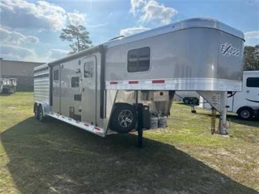 2023 Exiss 3 horse w/ 11' living quarters and midtack