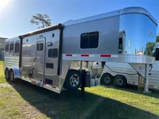 2023 Exiss 3 horse insulated with 8' living quarters