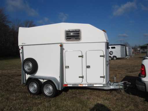 2003 Brenderup royal tc - 2h w-tack compartment - easy to tow!