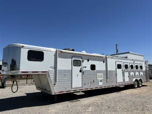 2005 Hart hart 4 horse 14' outlaw with mid tack