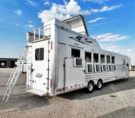 2024 4-star living quarter horse trailers