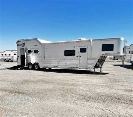 2023 Cimarron living quarter horse trailers