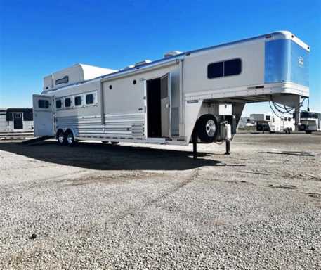 2022 Platinum Coach living quarter horse trailers