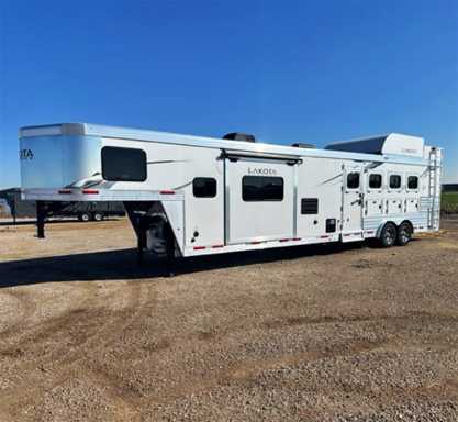 2021 Lakota living quarter horse trailers