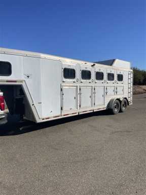 2001 Hart 5 horse trailer
