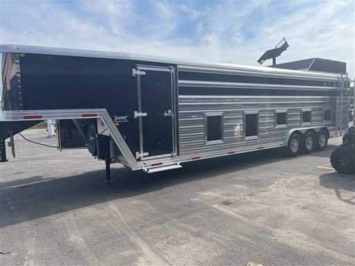2024 Winchester Star 12-horse polo trailer with mangers