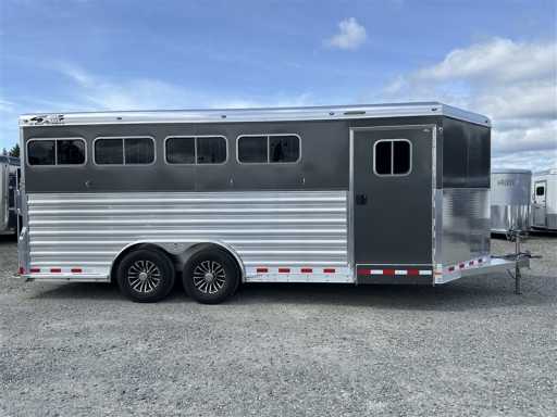 2024 4-star 4-horse deluxe 8' wide w/mangers