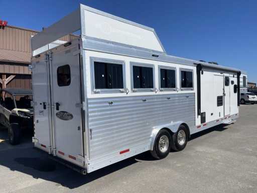 2021 smc 8411 4-horse trailer with a slide