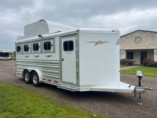 2022 Platinum Coach 4 horse bumper pull with mangers and haypod