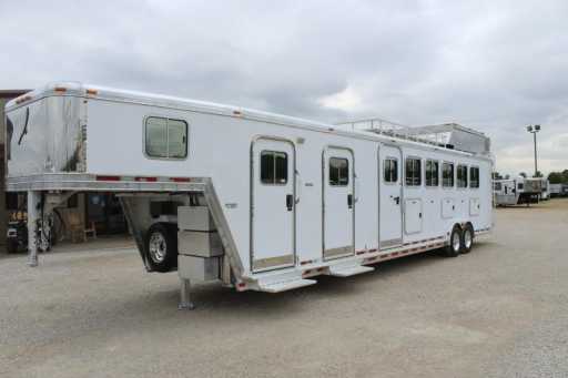 2007 Featherlite 6 horse with mid-tack