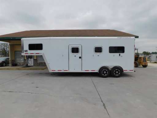 2022 Featherlite 2+1 horse straight load gooseneck trailer