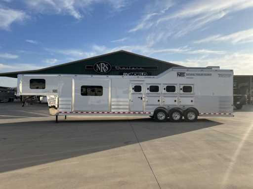 2023 Twister Trailer 4 horse with 13'6" outlaw conversions