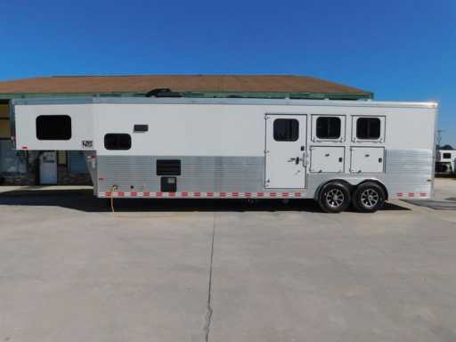 2016 Sundowner 3 horse gooseneck trailer with 13' living quarters