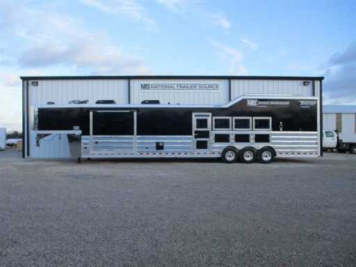 2023 Twister Trailer 4 horse side load with 17.7 outlaw conversions